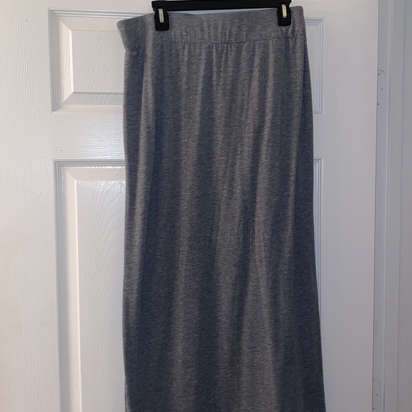 Like new! Long gray skirt with knot at waist - Picture 2 of 5